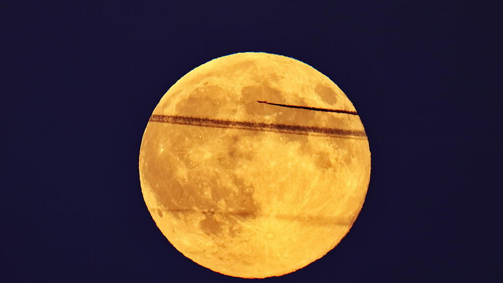 Supermond über Salzburg