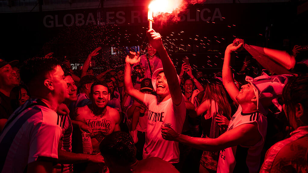 Argentinien ist Fu\u00dfball-Weltmeister: Party in Buenos Aires