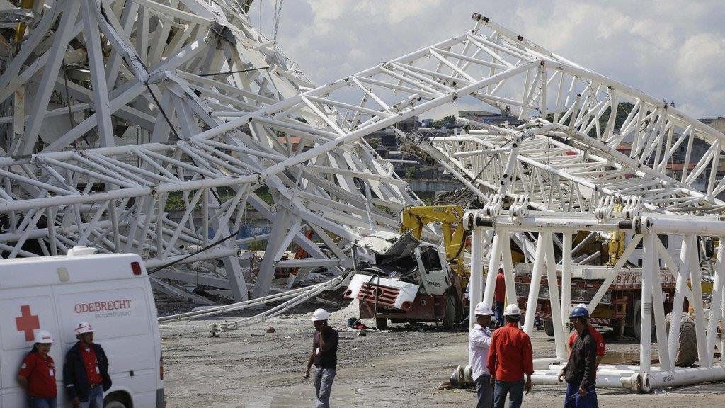 Brasilien: Kran stürzt auf WM-Stadion