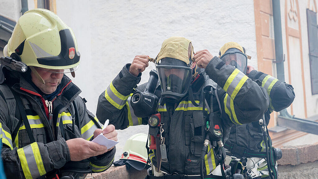 Feuerwehr-Übung auf der Festung, II