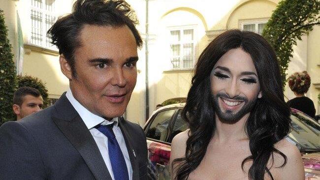 Life Ball 2014: Erste Gäste am Magenta Carpet (Kostüme)