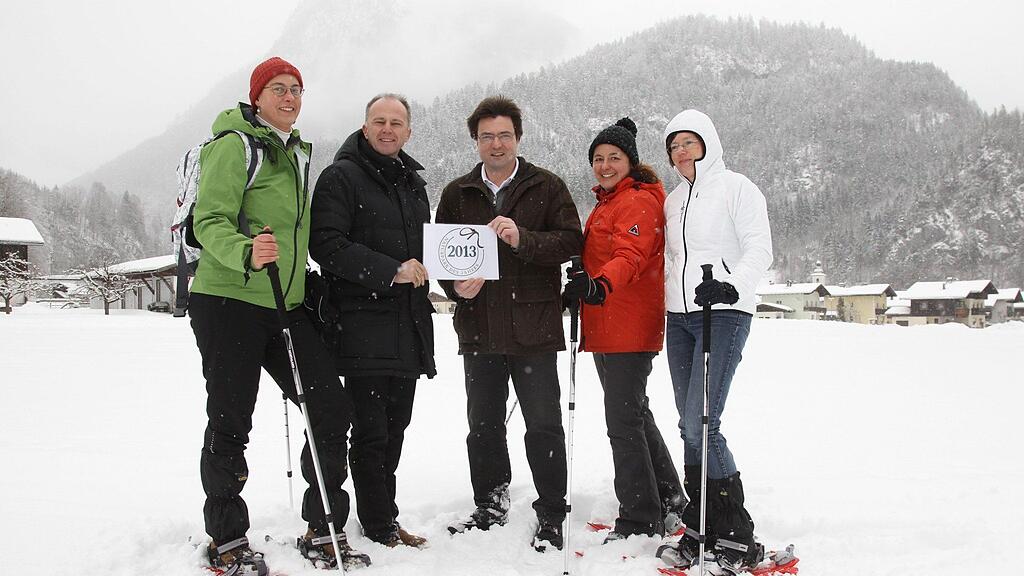 Weißbach bei Lofer erhielt von Landesrat Sepp Eisl die Urkunde für den Naturpark des Jahres.