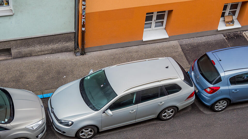 Parkplatz, Auto, Parkende Autos