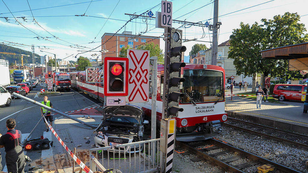 Lokalbahn contra Pkw in Salzburg-Itzling
