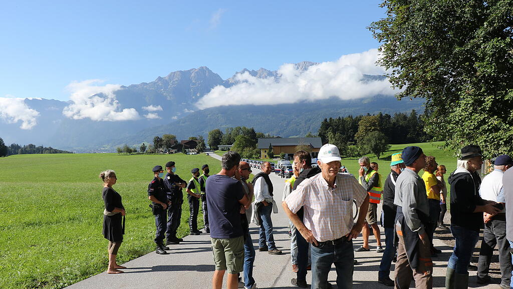 Polizeigro\u00dfeinsatz in Bad Vigaun