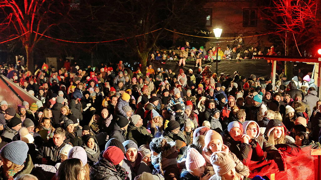 Anifer Krampuslauf am Dorfplatz