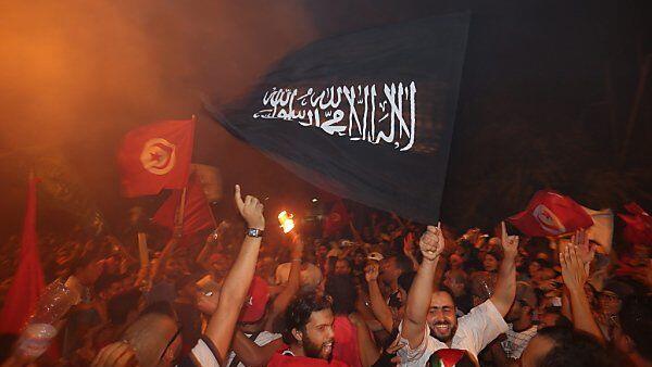 Anhänger der regierenden Ennahda-Partei in Tunis
