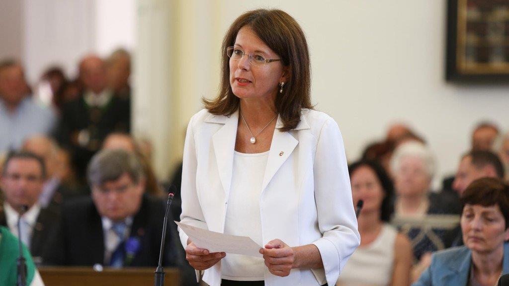 Neue Landesregierung angelobt, II