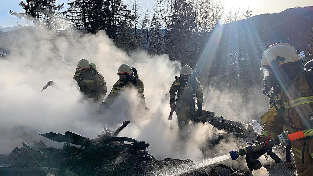 Tamsweg: Strohhaufen in Brand