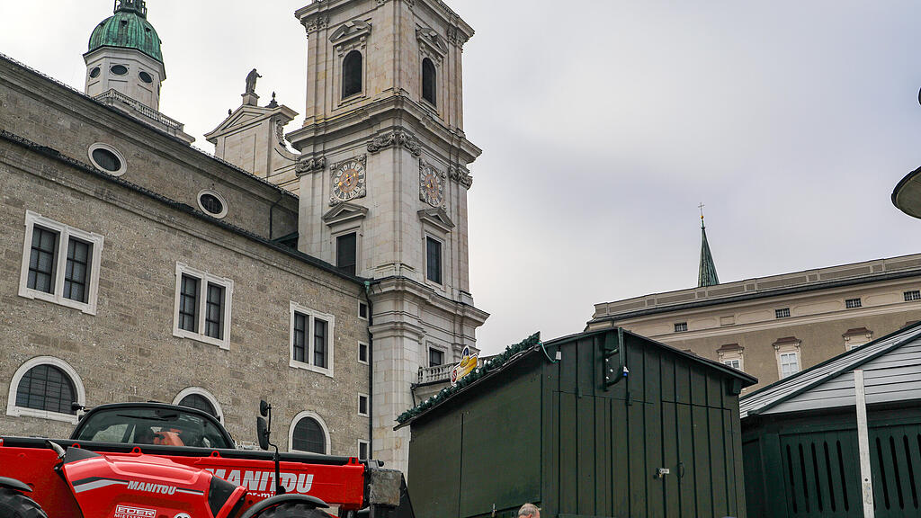 Aufbau Christkindlmarkt II