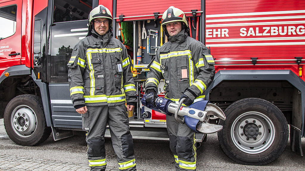 So sieht die neue Schutzkleidung der Salzburger Berufsfeuerwehr aus.