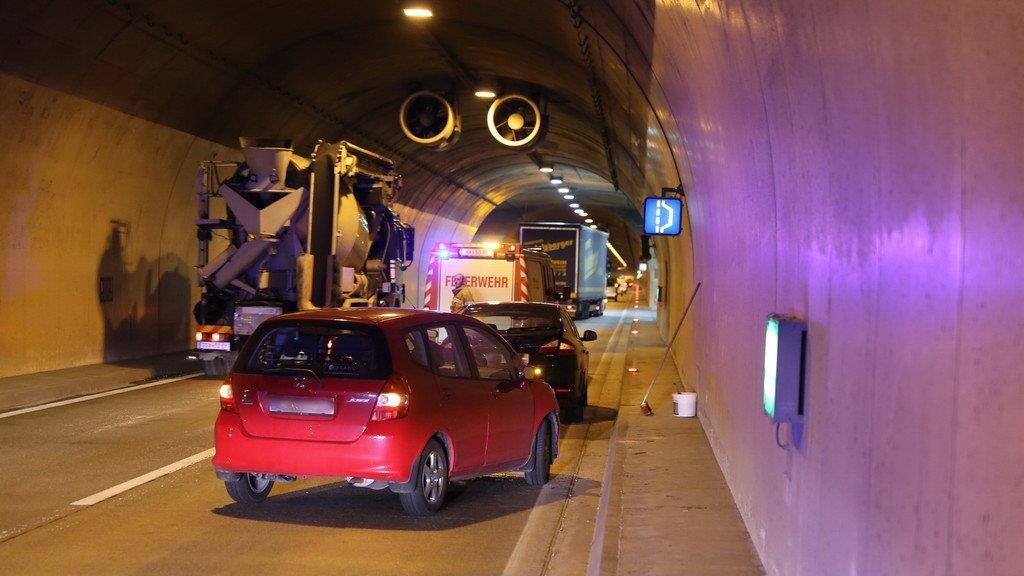 Auffahrunfall im Hieflertunnel
