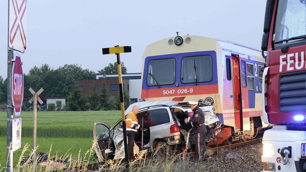 Dramatischer Zugcrash in NÖ fordert fünf Tote