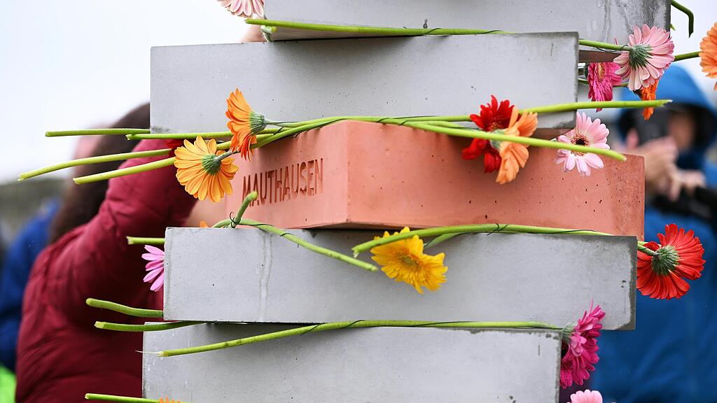 ENTHLLUNG DER AUSSENLAGER-STELE AM AREAL DER KZ-GEDENKSTTTE MAUTHAUSEN