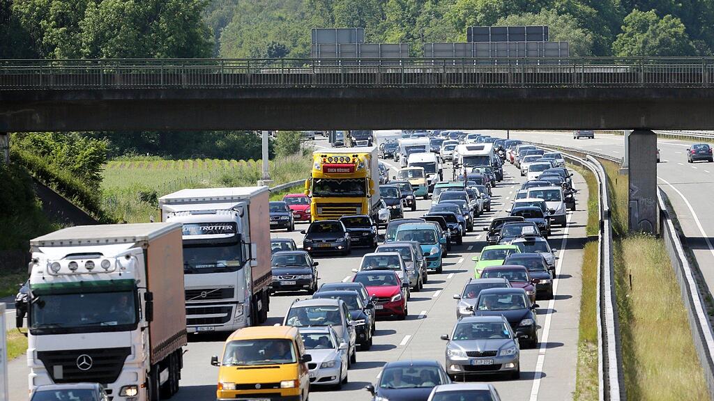 Der VCÖ warnt vor unterschiedlichen Straßenverkehrsregelungen in den Urlaubsländern.
