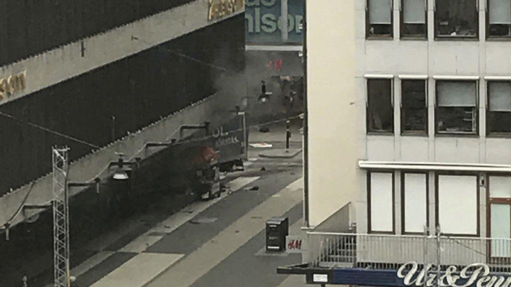 Stockholm: Lkw rast in Menschenmenge