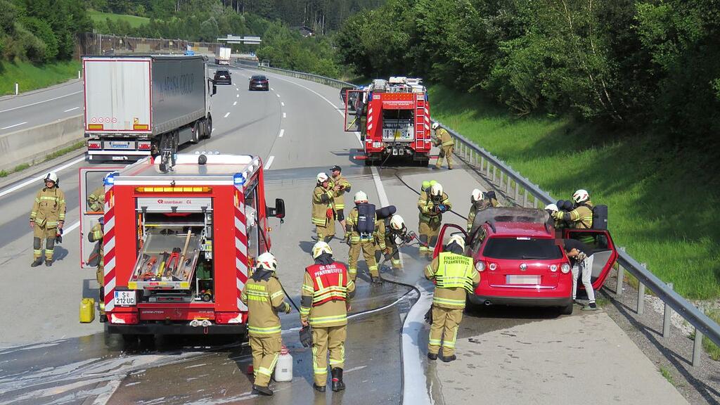 Fahrzeugbrand auf A10 in Pfarrwerfen