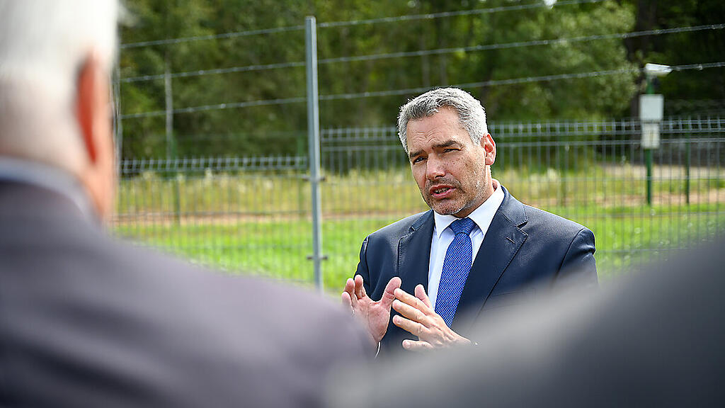 Nehammer wird im Zusammenhang mit Pushbacks kritisiert