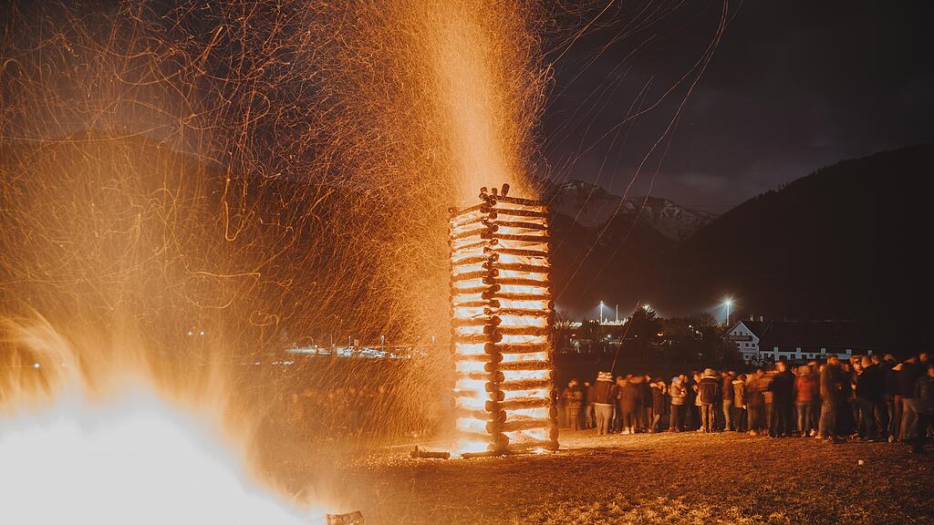 Osterfeuer im Lungau