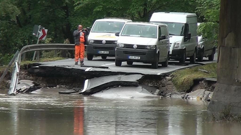 Straße völlig weggespült