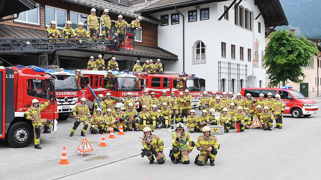 Die Feuerwehr Abtenau mit einem Fahrzeug des Löschzuges Voglau