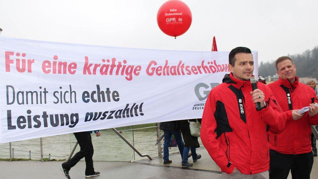 Banker protestieren in Salzburg