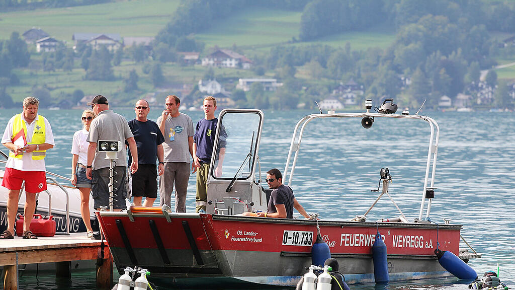 Immer wieder gehen Taucher am Attersee vermisst - hier eine Suche im Jahr 2013.