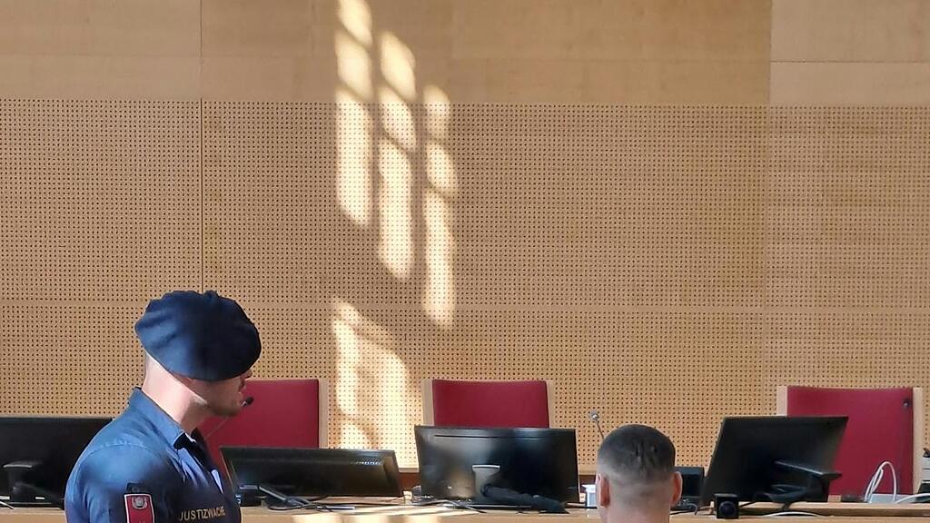 Der Angeklagte vor Prozessbeginn