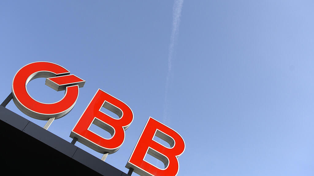 Der FPÖ-Politiker hatte eine ÖBB-Werbung auf Facebook rassistisch und homophob kommentiert.