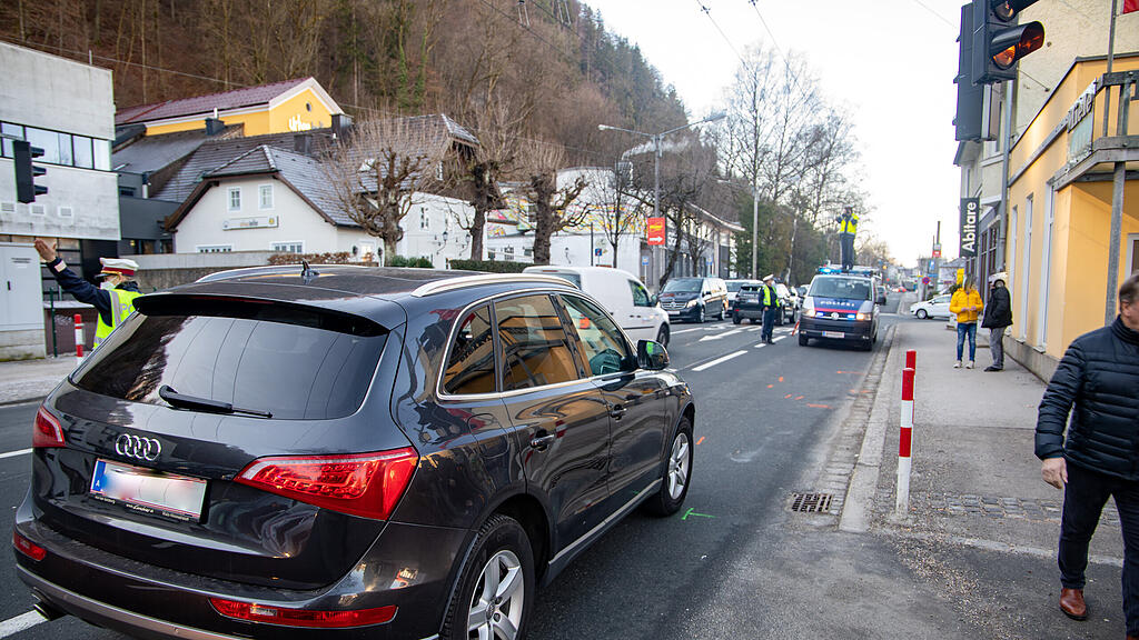 Rollstuhlfahrer contra Auto auf Schallmooser Hauptstraße