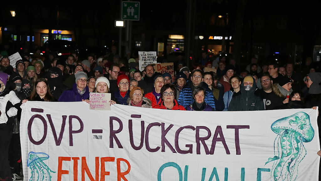 kundgebung blau-schwarz hauptbahnhof