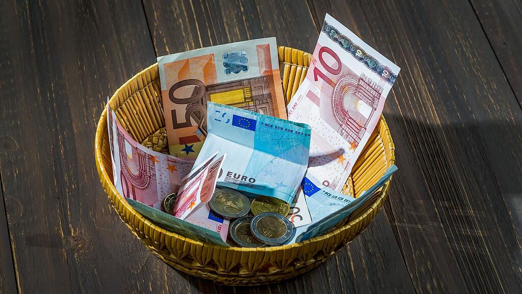 Die Frau soll knapp 200 Euro erbeutet haben. Die Ermittlungen laufen aber noch.