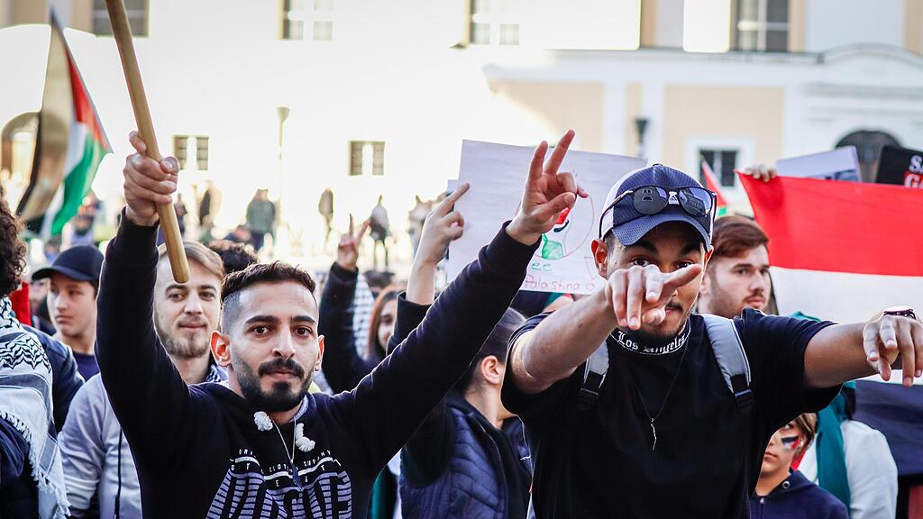 Demo in Salzburg f\u00fcr Bewohner von Gaza