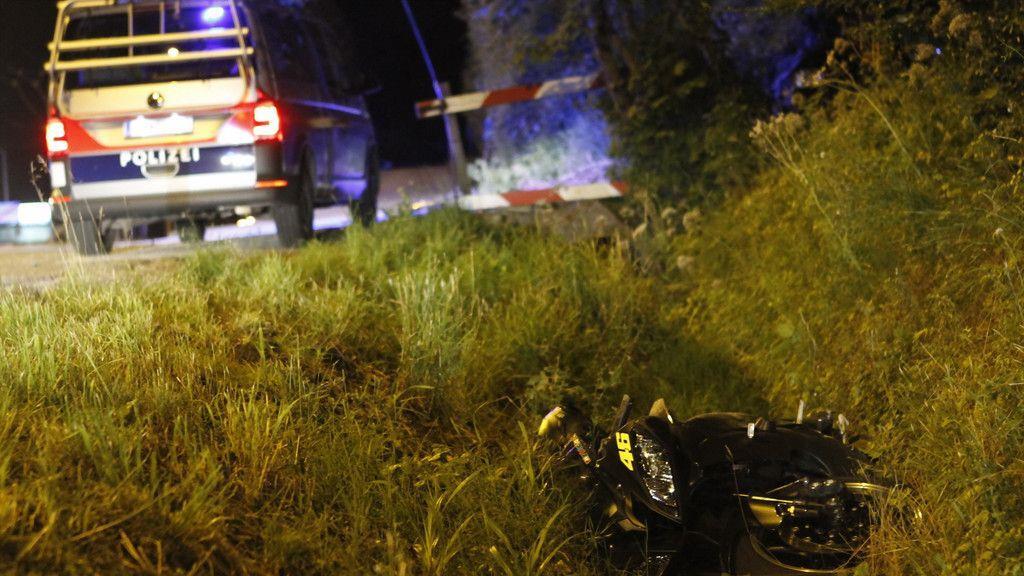 Motorrad contra Pkw auf B1: Biker verletzt