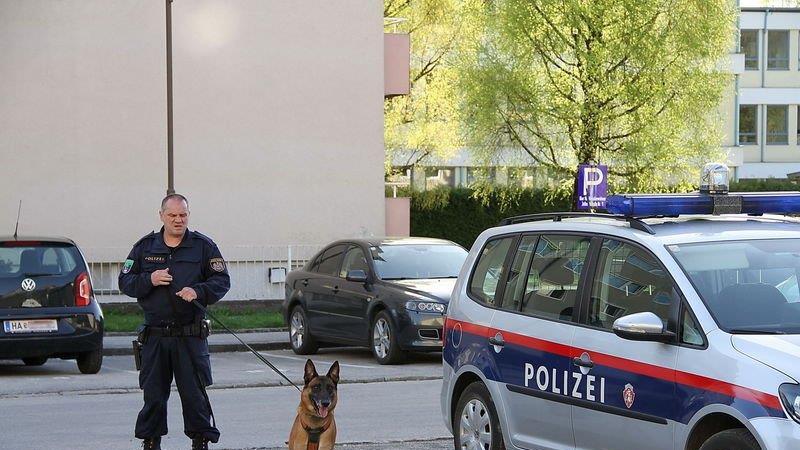 Großfahndung nach Überfall in Hallein I