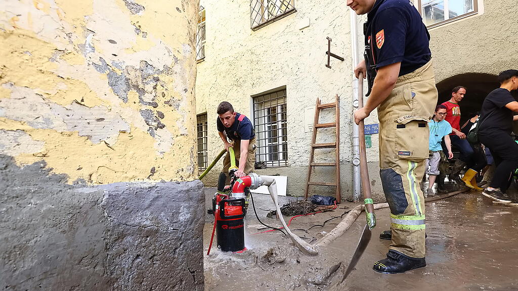 Aufr\u00e4umarbeiten in Hallein