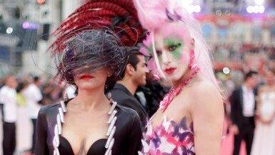 Life Ball 2014: Erste Gäste am Magenta Carpet (Kostüme)