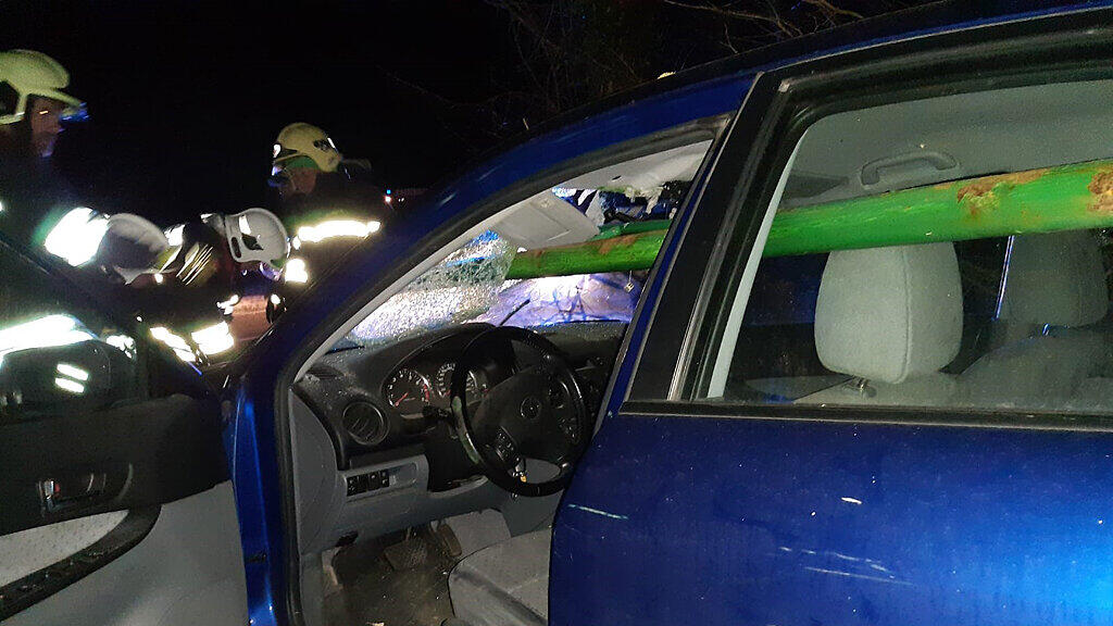 Unfall Gaaden: Auto aufgespießt