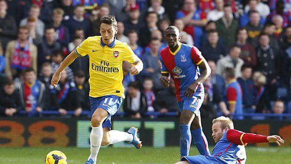 Özil und Arsenal weiter top