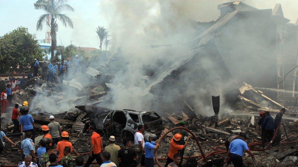 Militärmaschinen-Absturz in Indonesien: Mehr als hundert Tote befürchtet