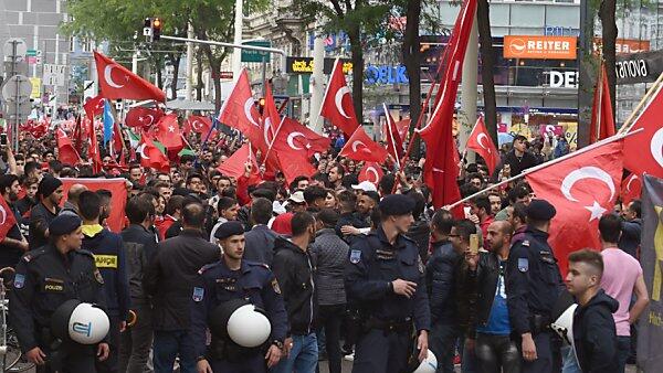 Bei der Demo von Erdogan-Anhängern in Wien kam es zu Zwischenfällen