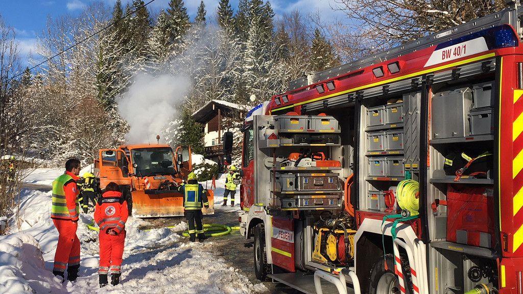 Winterdienst-Fahrzeug in Brand