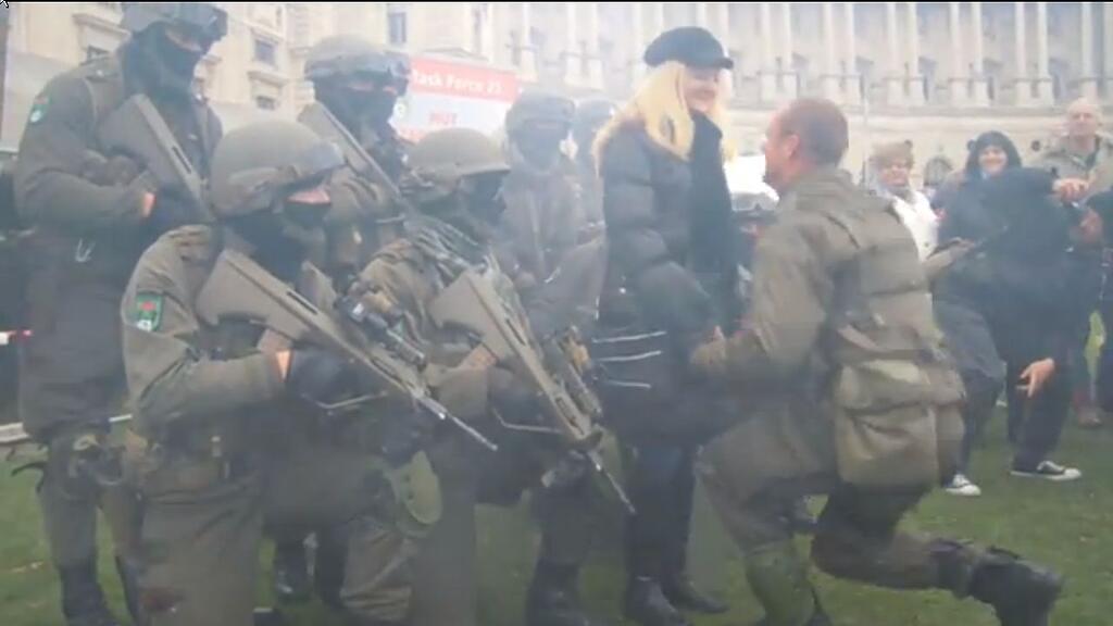 So sieht Romantik also beim Bundesheer aus.