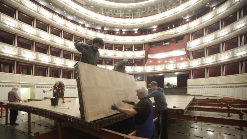 Umbau in der Staatsoper für den Opernball 2014