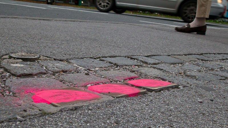 Stolpersteine beschmiert
