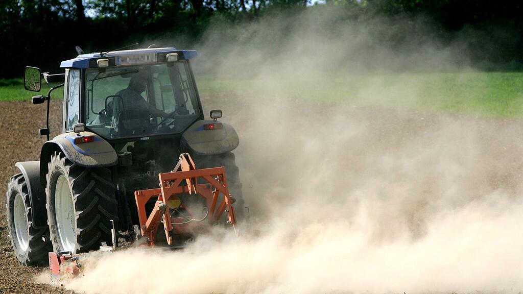Die Flucht mit dem Traktor dauerte nur kurz. (Symbolbild)