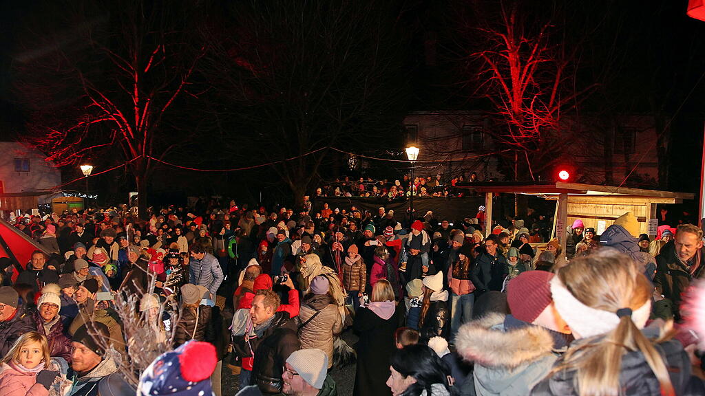 Anifer Krampuslauf am Dorfplatz