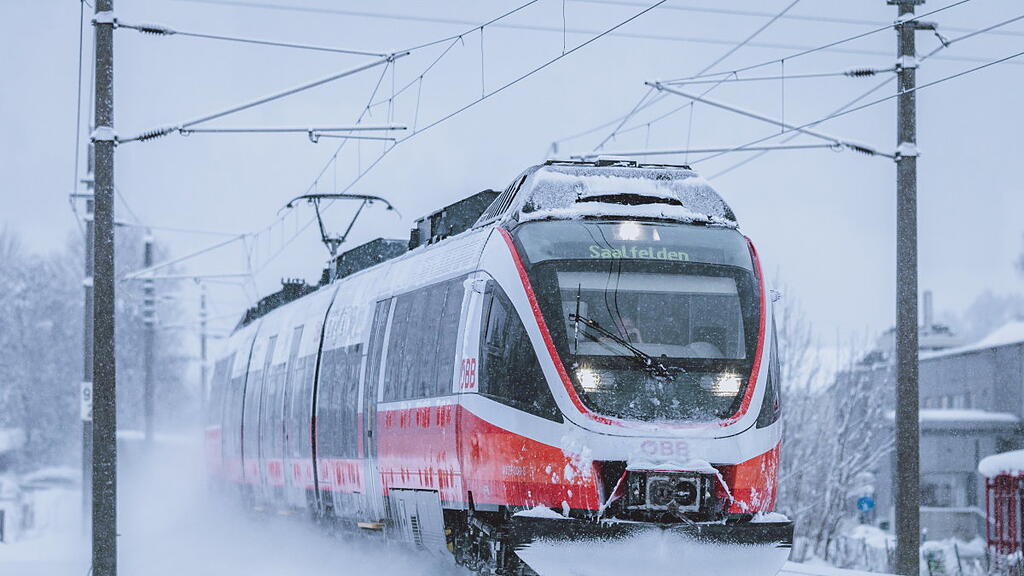 Starke Schneefall sorgte auch auf den Schienen für Chaos