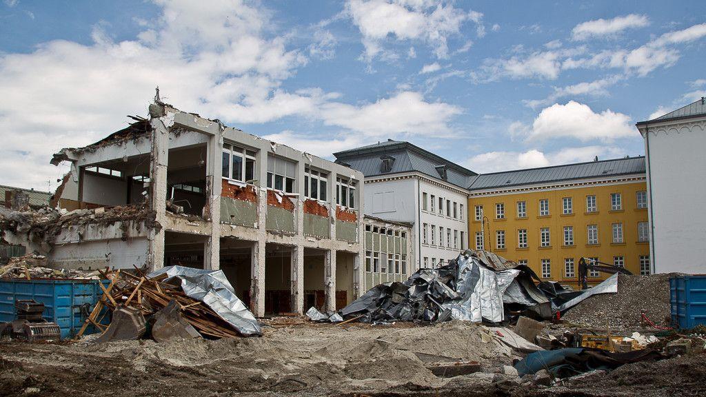 Abrissarbeiten am Christian-Doppler-Gymnasium