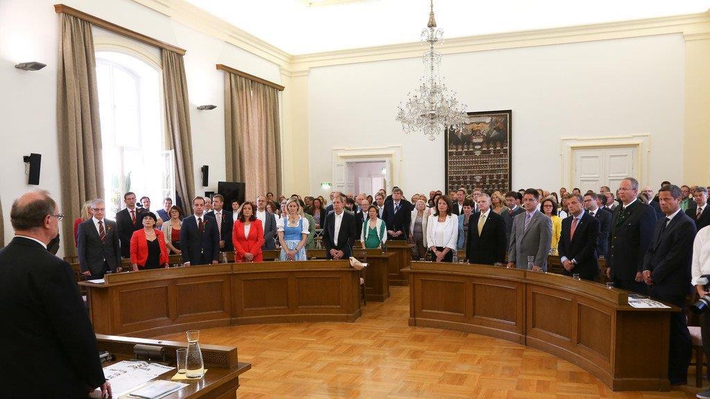 Neue Landesregierung angelobt, II